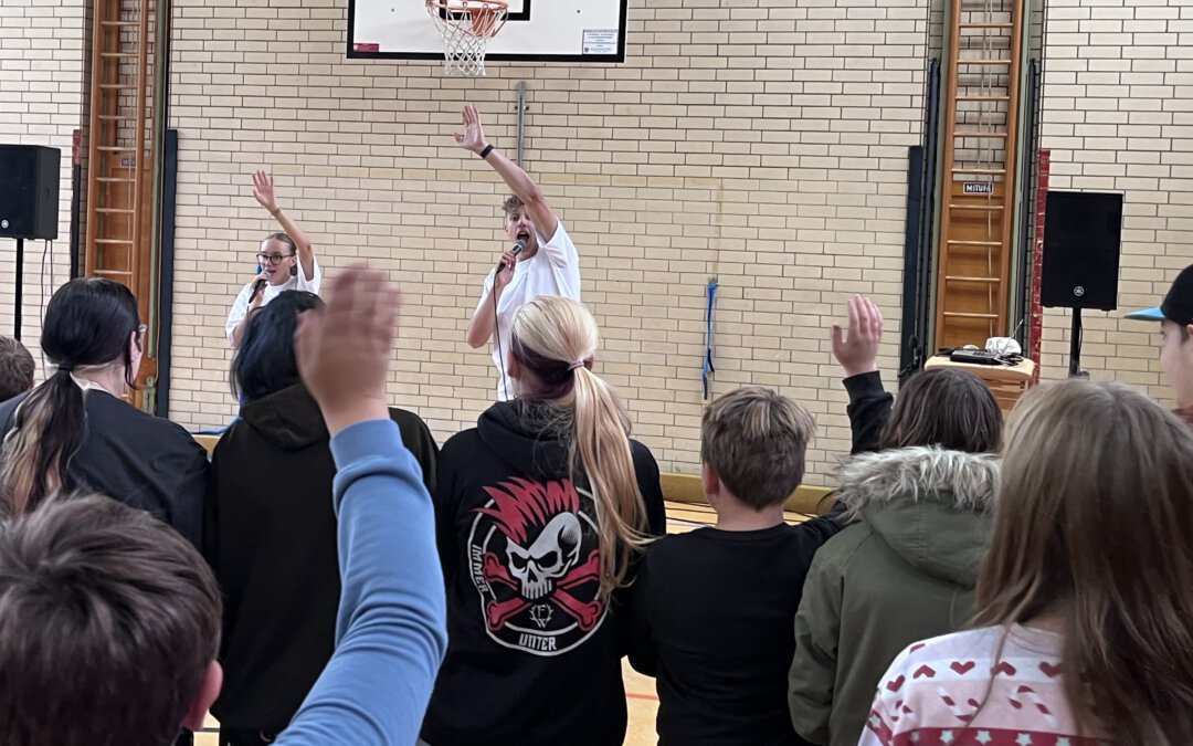 Überraschungskonzert in der Pause: NGHTNDAY heizt unseren Schülern ein!